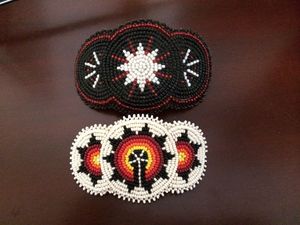 Pince à cheveux florale perlée avec broderie complexe - Product Image 3