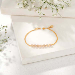 กำไลข้อมือแฟชั่นสีทองเหลืองแบบยืดหยุ่นสำหรับผู้หญิง - Product Image 1