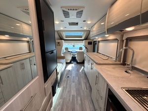 Vendeur vérifié pour T-h-o-r C-o-m-p-a-s-s 23TE d'occasion 2023, prêt pour le voyage - Product Image 5