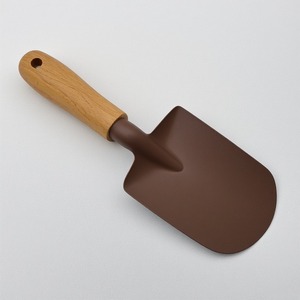 Sécateur décoratif en fer avec patine en bronze poli Travail artisanal offrant un accent décoratif pour les jardins extérieurs - Product Image 5