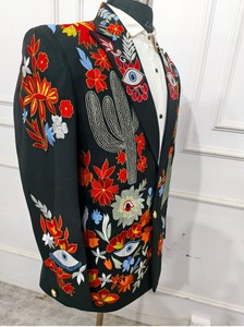 Traje negro de diseñador para hombre con bordado floral Traje formal a medida personalizado - Product Image 5