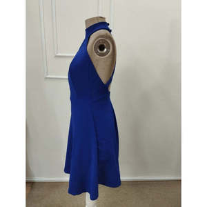 Vestido Mini Elegante de Crepé con Cuello Alto y Hombros Descubiertos para Mujer, de Jane's, con Detalle de Encaje en la Espalda, Ideal para Fiestas Nocturnas y Eventos Especiales - Product Image 6