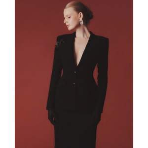 เสื้อสูทเบลเซอร์ของผู้หญิงหรูหราพร้อมการปักถักลายบริการผลิตในเวียดนาม - Product Image 1