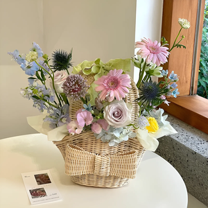 Venta al por mayor hecho a mano nuevo diseño encantador lazo ratán floreros decorativos con asas decoración del hogar cesta de flores - Product Image 6