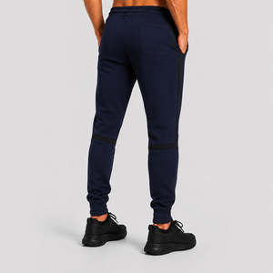 Pantalon de jogging Core Fit bleu marine, coupe slim, sportif et décontracté, taille élastique avec cordon de serrage, rayures latérales, motif plissé, cargo ample coloré - Product Image 3