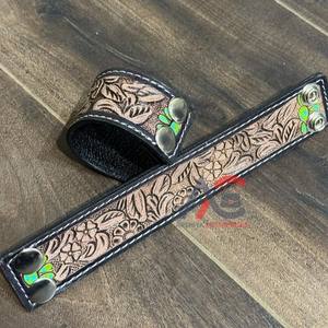 Venta al por mayor de las mujeres de joyería de moda de diseño personalizado de la mano de cuero mecanizado brazalete abierto de cuero de vaca genuino pulsera de cuero - Product Image 1