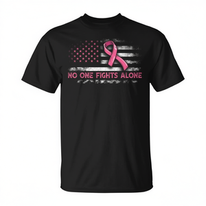 T-shirt con bandiera americana e nastro rosa contro il cancro al seno: Nessuno combatte da solo - per uso promozionale - Product Image 3