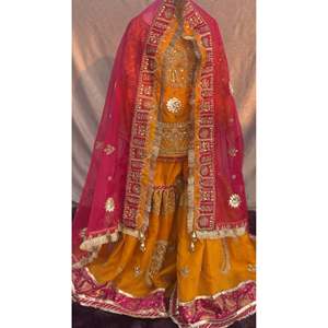 Achat en ligne : Robes de mariée sirène élégantes coupe trapèze pour Mehandi, avec plis décoratifs somptueux et entièrement doublées, idéales pour les événements nuptiaux festifs - Product Image 3