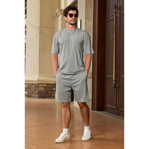 Ensemble d'entraînement polyvalent pour hommes T-shirt et short de performance respirants pour le confort Style athlétique moderne pour l'été - Product Image 2
