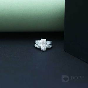 Anillo Unisex Moderno y Atrevido de Acero Inoxidable Chapado en Oro de 18K con Moissanita y Piedras Creadas en Laboratorio con Certificación IGI para Fiestas - Product Image 1