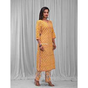 Ensemble de salwar kameez Anarkali en coton imprimé jaune (2 pièces) style ethnique indien pour les occasions spéciales avec tissu en filet - Product Image 3