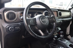 Jeep Wrangler Sport 4x4 usado, limpio, año 2020 - Product Image 2