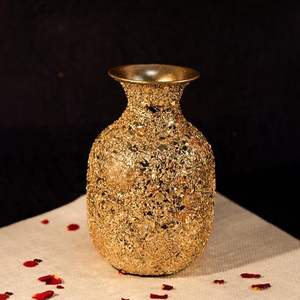 Los floreros metálicos aportan una elegancia atemporal que se integra perfectamente con la decoración interior moderna y tradicional. - Product Image 2