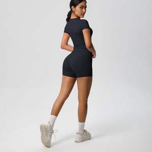 Ensemble de vêtements de sport pour femmes - T-shirt de yoga à manches courtes et short pour la salle de sport, la course à pied, le fitness |   Vêtements de sport à séchage rapide - Product Image 5