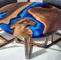 Table ronde en résine bleue personnalisée avec bordure en noyer, plateau de table en époxy, table basse en résine unique, table en bois artisanale en époxy