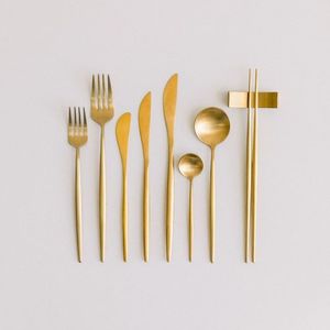 Service de couverts contemporain en métal mat idéal pour les professionnels culinaires et les hôtes - Product Image 4