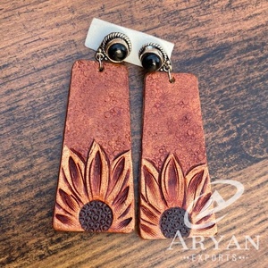 Nueva llegada estilo occidental tallado a mano pendientes de cuero mujeres lindo pendiente de lágrima de moda joyería de moda de cuero - Product Image 1