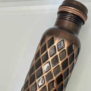 ช่างฝีมือขวดน้ำทองแดงขนาด900มล. ทำจากทองแดงแท้บุบด้วยมือสำหรับดื่มน้ำพลาสติกเพื่อสุขภาพดีท๊อกซ์อายุรเวท - Product Image 1