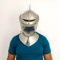 Casque d'armure en métal d'inspiration viking personnalisable pour le cosplay fantastique, offrant un look de guerrier robuste et une structure durable