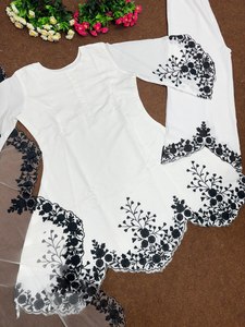 เสื้อชัทผ้าไหมออกแบบให้มีน้ำหนักพร้อมด้วยผ้าพิมพ์ลายสวยงาม - Product Image 3