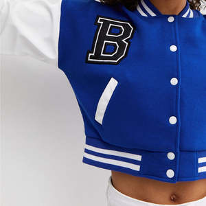 Chaqueta Bomber Varsity de punto recortada para mujer Estilo de béisbol OEM/ODM Colores personalizables y logotipo Respetuoso con el medio ambiente - Product Image 2