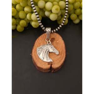 Colgante de Caballo Navajo Hecho a Mano en Plata de Ley con Baño de Rodio y Diamantes Incrustados, Amuleto Religioso para Regalos o Fiestas - Product Image 1