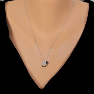 Collar de Plata de Ley 925 para Mujer con Diseño de Tulipán y Vav, Incrustaciones de Circonitas Blancas, Bañado en Rodio - Product Image 1