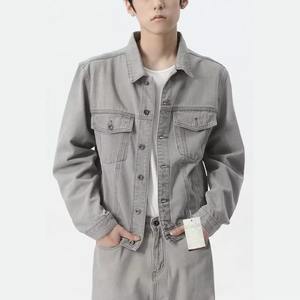 Chaqueta vaquera acogedora con adornos de piel para mujer 2025 para Otoño Invierno estilo desgastado acentos de encaje de cristal relleno de algodón procesado crudo - Product Image 2