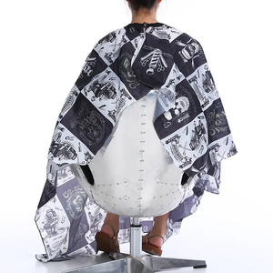 Capas totalmente sublimadas de alta calidad para bata de peluquería Color negro al por mayor diseño personalizado capas de peluquero - Product Image 5