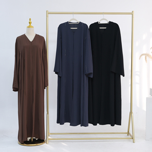 Fabricant en gros d'abayas OEM et ODM, vêtements islamiques, abaya kimono de Dubaï avec perles brodées à la main, robe musulmane pour femmes avec boutons, abaya pour l'Aïd - Product Image 3