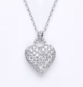 Magnifique pendentif rond en diamant Moissanite blanche VVS Clarity en argent sterling en forme de coeur pour enfants - Product Image 2