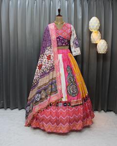 Garba lehenga choli งานกระจกทำมือ & bandhani พิมพ์ ghagra สำหรับผู้หญิงเทศกาลและงานปาร์ตี้ - Product Image 1