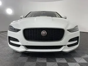 Jaguar XE 2020 impecablemente limpio - Product Image 4