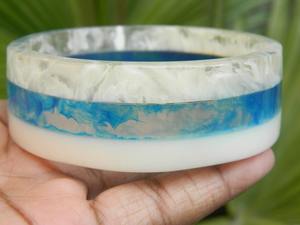 Brazaletes de moda de estilo étnico Retro americano europeo Pulsera de resina de color con tachuelas de diamantes Accesorio versátil - Product Image 5