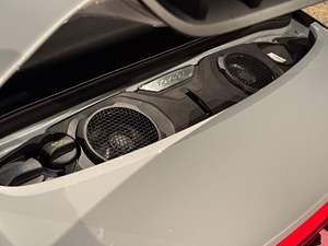 ปี 2023 รถ 911 Carrera GTS Cabriolet ระยะทางประมาณ 6,000 ไมล์ เครื่องยนต์แบบ Twin-Turbo Flat-6 ชุดแต่งพรีเมียม ภายในสีแดงบอร์โดซ์ - Product Image 6