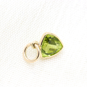 Colgante de piedras preciosas de peridoto Natural de oro amarillo de 14 quilates con forma de triángulo para mujer, piedra natal, corazón, Chakra, joyería de piedras preciosas para venta al por mayor - Product Image 2