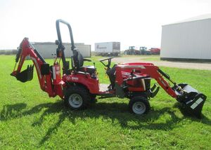 Tracteur compact tout-terrain robuste 1GC.25 avec chargeur-pelleteuse, boîte de vitesses et pompe 4x4, conçu pour les terrains accidentés, longue durée de vie - Product Image 2