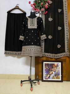 Présentation d'un nouvel ensemble Kurti-palazzo de bonne qualité, haut en georgette lourde avec de belles broderies et palazzo en georgette lourde et dupatta - Product Image 2