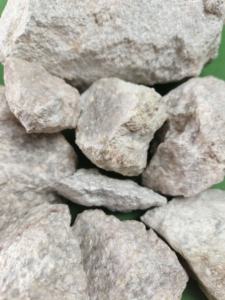 La pyrophyllite à faible humidité est garantie pour les composés d'élastomères et de plastiques sensibles à l'humidité, empêchant les défauts de moussage. - Product Image 1