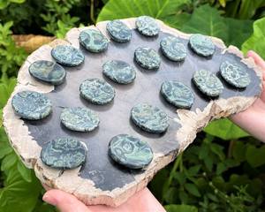 Pierre d'inquiétude de jaspe Kambaba naturelle polie 35x45 MM pierre de pouce Chakra Reiki cristal pour guérir le Style Feng Shui - Product Image 2