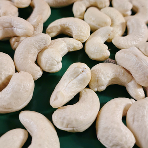 เม็ดมะม่วงหิมพานต์ซันติโก้เมล็ด W240เม็ดมะม่วงหิมพานต์ Kaju badam - Product Image 1