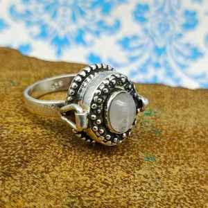 Anillo fino de piedra lunar arcoíris de nuevo diseño, cabujón de corte ovalado elegante, joyería de piedras preciosas semipreciosas para bodas - Product Image 3