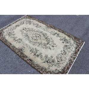 Tapis turc vintage de 4x6,4 pieds, motif plantes et arbres bruns, en laine - Product Image 1