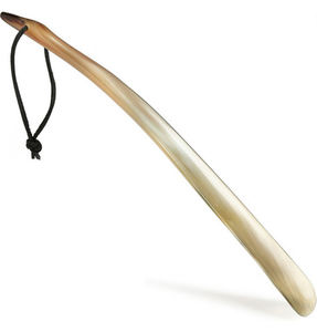 Cuerno de zapatos para invitados, soporte de cuero sostenible, cucharilla, calzador de madera y cuero de tradnary, regalos de boda - Product Image 2