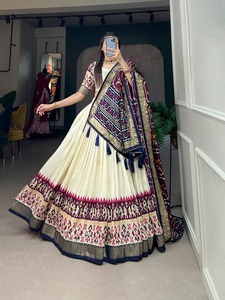 Designer <span class=keywords><strong>e</strong></span> stampa Plato con stampa lamina con Tussar seta Dupatta Lehenga choli - Product Image 4