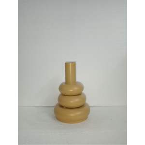 Vase à fleurs moderne en métal mat couleur moutarde avec poignées - Vase décoratif à étages de style nordique pour la décoration de la maison et des mariages - Product Image 4