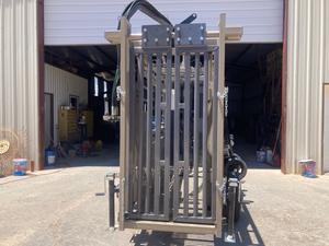 Nouveau 2024 CATTLE CHUTE Circle T Chutes, bacs d'encastrement hydrauliques avec moteur de pompe et roulement - Product Image 5