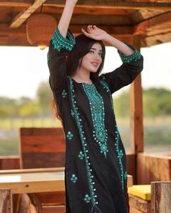 Salwar Kameez traditionnel en soie romaine de créateur, tenue de soirée, taille XL, ensemble haut et bas, dupatta, broderie, travail de miroir, toutes saisons - Product Image 3