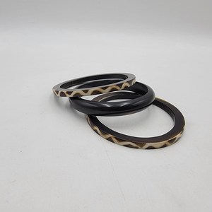 Bracelets légers en résine avec motif tourbillon pour présentation artistique et ensembles de boutiques à bas prix par AALIYAN IMPEX - Product Image 3
