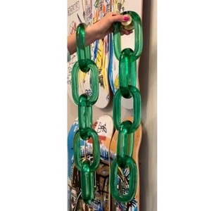 Accents muraux en chaîne acrylique modernes suspendus en résine faite à la main pour la décoration intérieure - Product Image 1